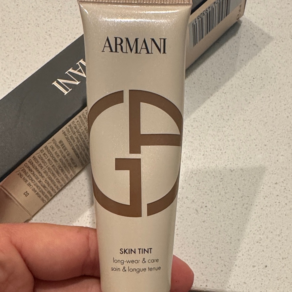 Giorgio Armani Skin Tint shade D2 - Picture 4 of 4